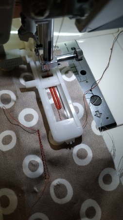 Почему петляет нижняя нитка в швейной машинке | Петляет нижняя нить