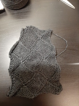Вязание спицами: стильный шарф английской резинкой