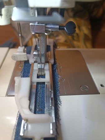 Выметывание петель на швейной машине