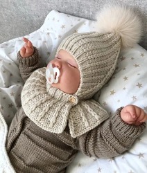 Зимние и легкие вязаные шапки на новорожденных на спицах – 36 вариантов
