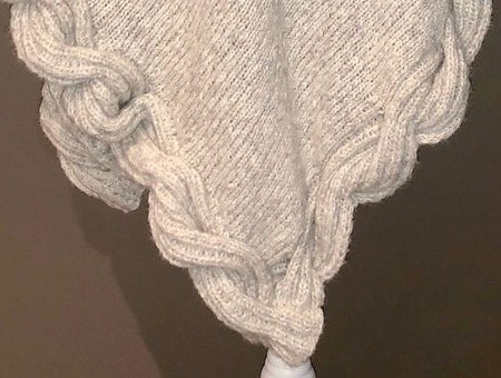 Пуловер, связанный английской резинкой