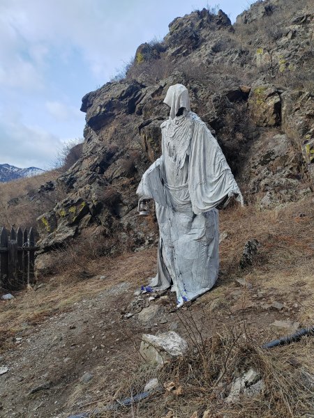 Таня в школу сначала идет