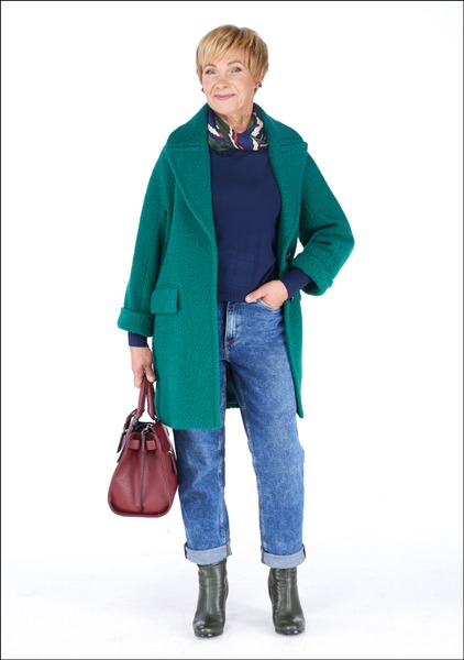 Комплект №1 . Пальто – Massimo Dutti. Джемпер, джинсы  и платок – Lindex. Сапоги – Divo. Сумка – Guess. Серьги – Fashion Zone