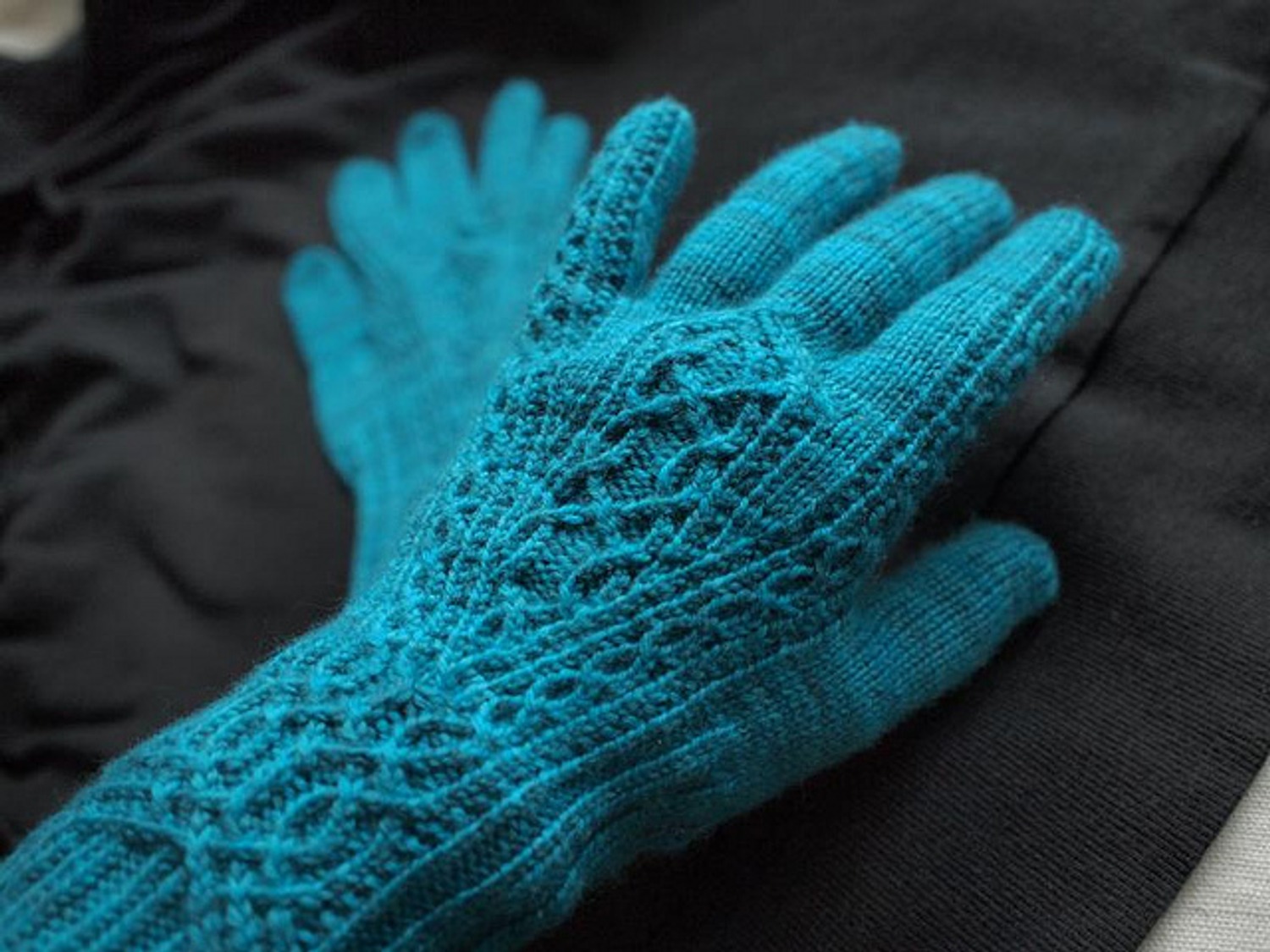 Перчатки Meisi by Julia Mueller. Перчатки Джулии Миллер. Перчатки спицами. Красивые вязаные перчатки.