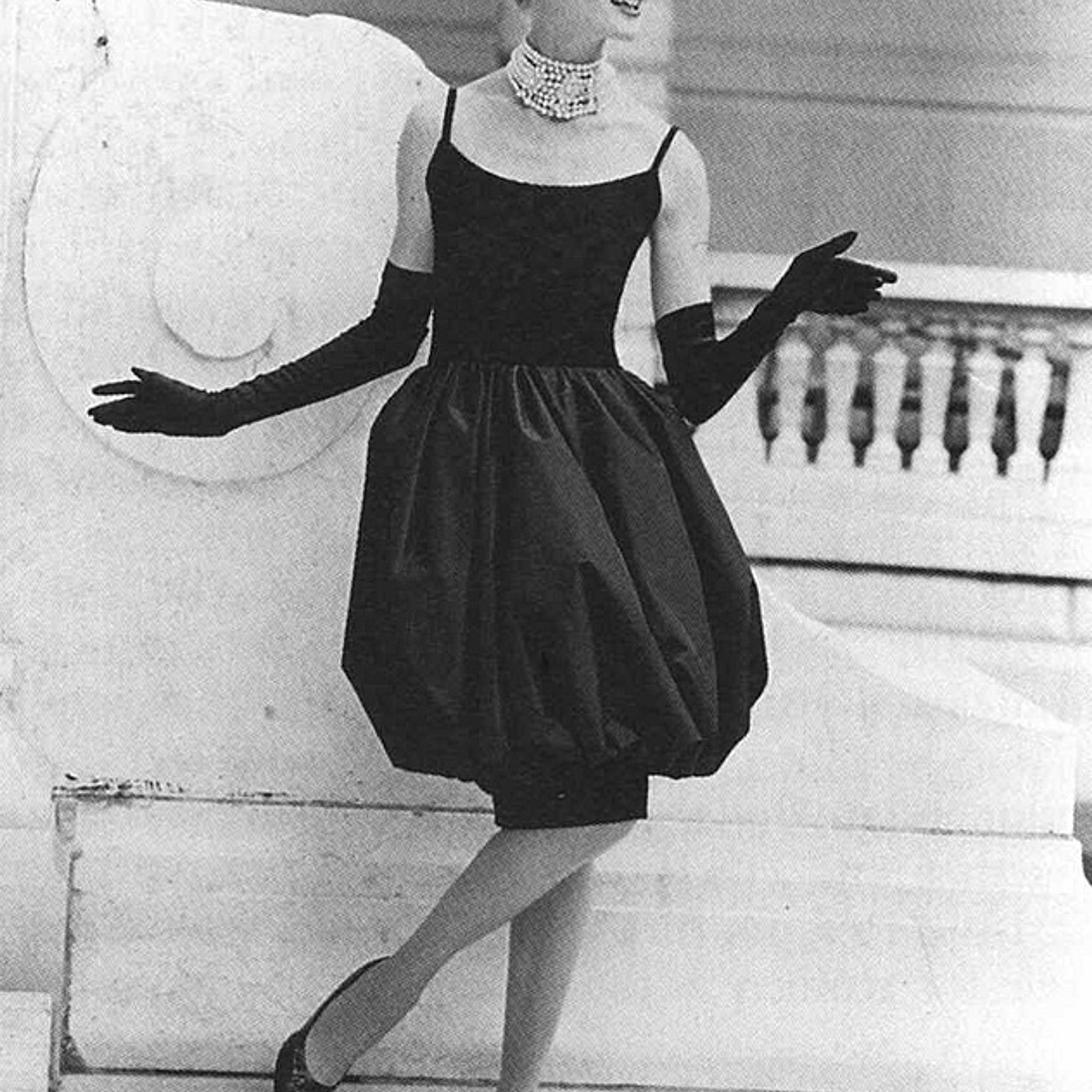 Фото 8. Ив Сен Лоран-Диор, модель из коллекции 1959 года.