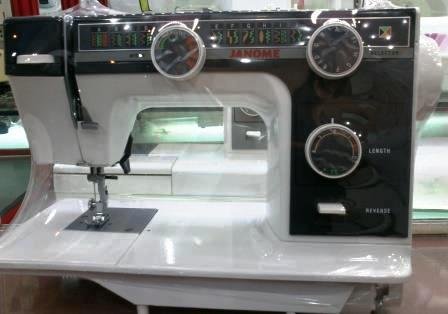 Janome 393. Janome 390. Janome 393 old School. Janome 393 Sewing Machine Sewing Market.