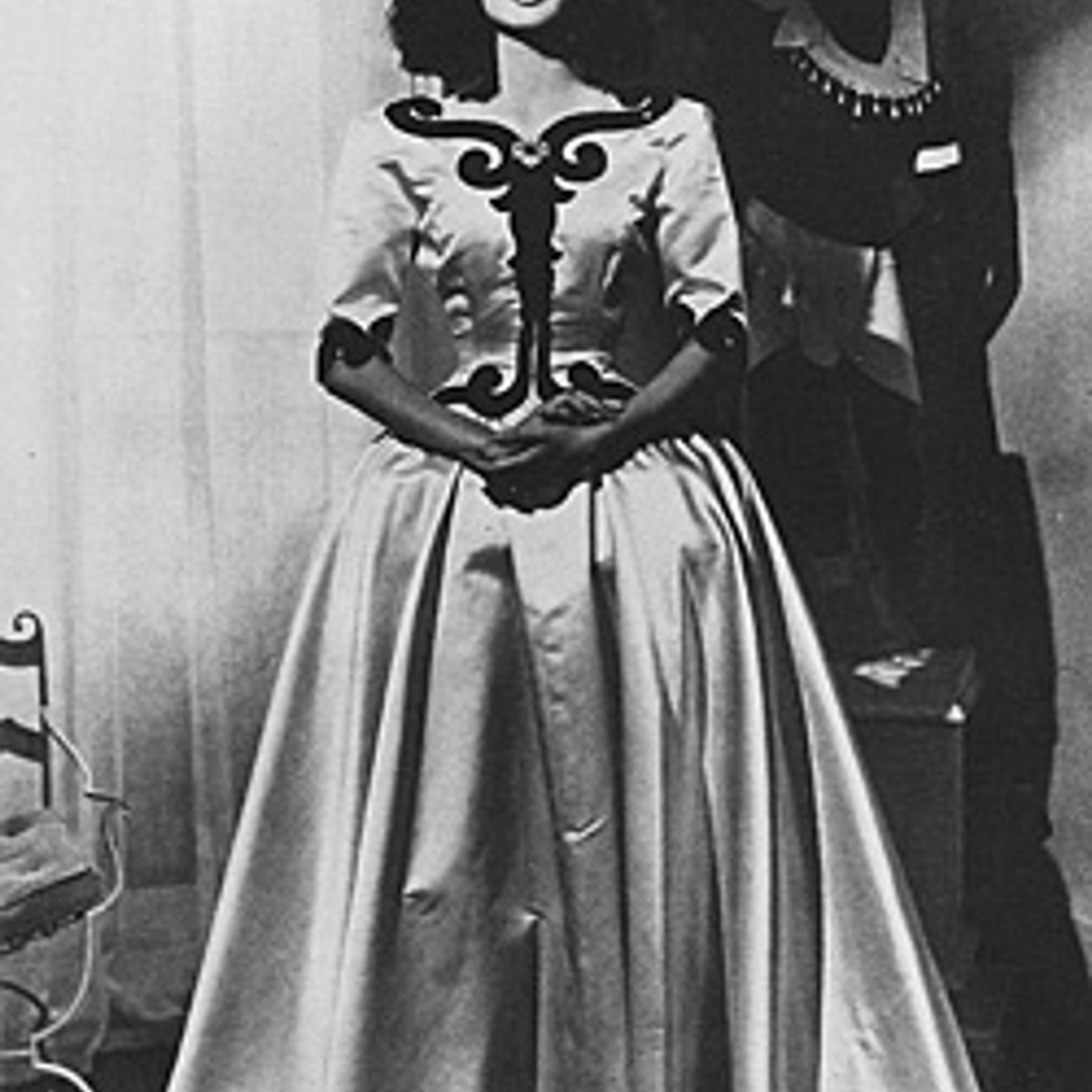 Фото 2. Платье "Инфанта", атлас цвета слоновой кости и черный бархат. 1939 г.