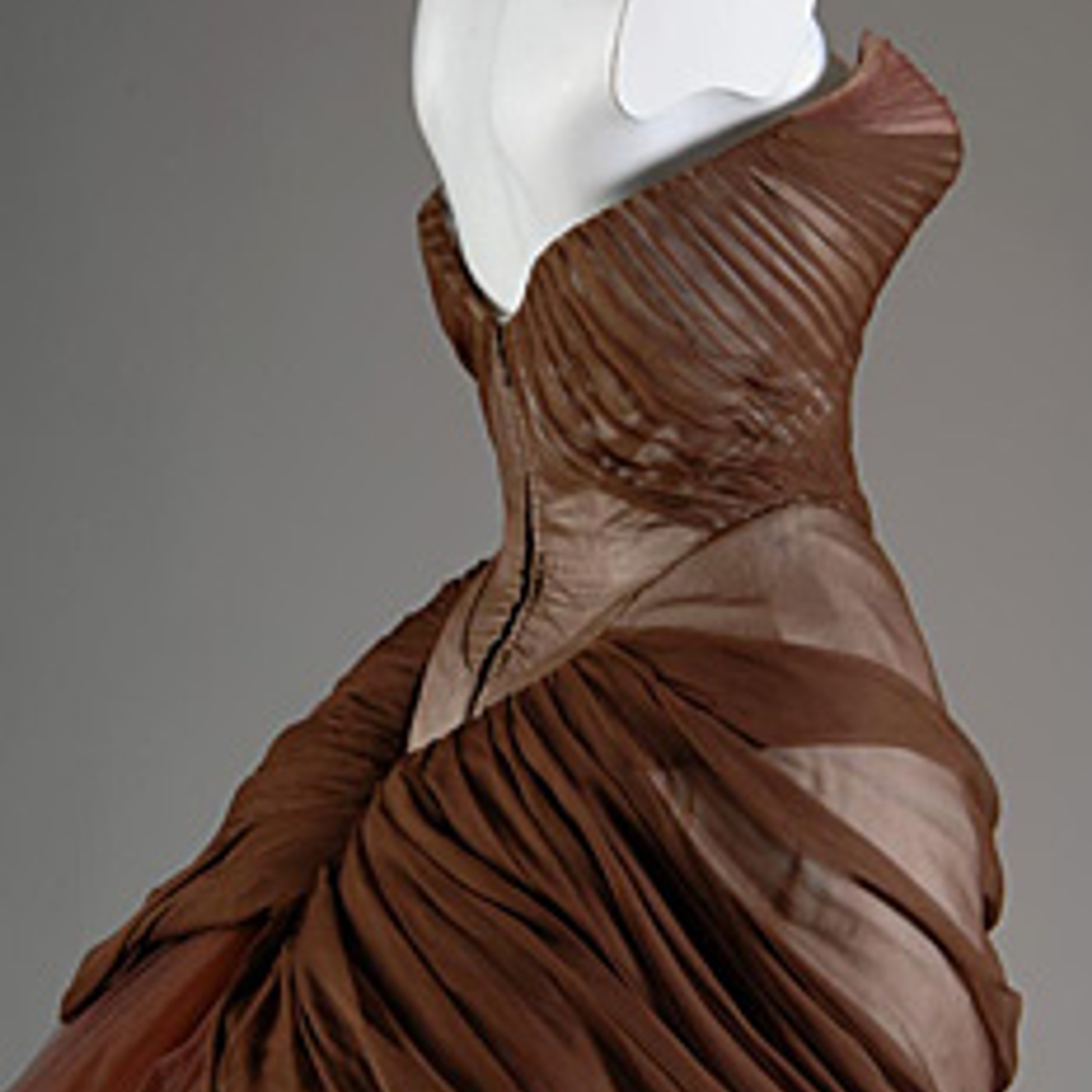 Фото 20. Вечернее платье из коричневого шифона. 1955 г.