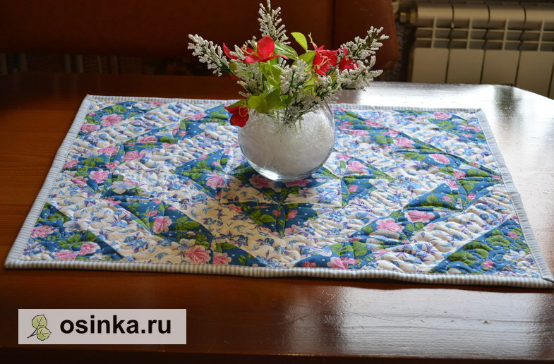 Фото. Без прокладочных материалов не получится аккуратная стежка. Автор этого коврика - Лапитоша .