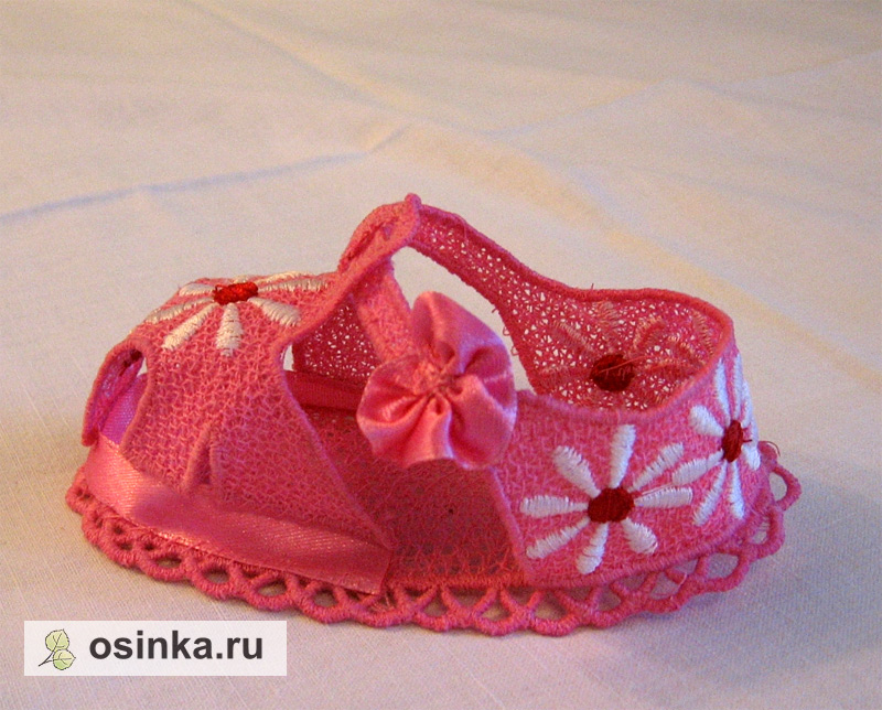 Фото. Туфельки - вышивка на растворимом флизелине. Автор - nata33 .