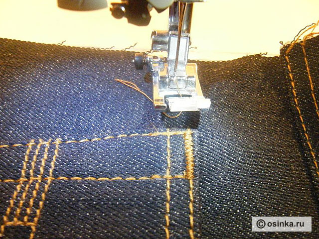 02. Меняем строчку на зиг-заг с характеристиками: длина 0.6, ширина 1.5, шьем до конца закрепки Увеличиваем ширину зиг-зага до 2.0, обратный ход Увеличиваем ширину зиг-зага до 2.5, вперёд и назад, для прочности. Обрезаем нитки, закрепка готова! Я использую такие настройки для грубой джинсовой ткани, для других тканей, возможно, понадобятся иные настройки.