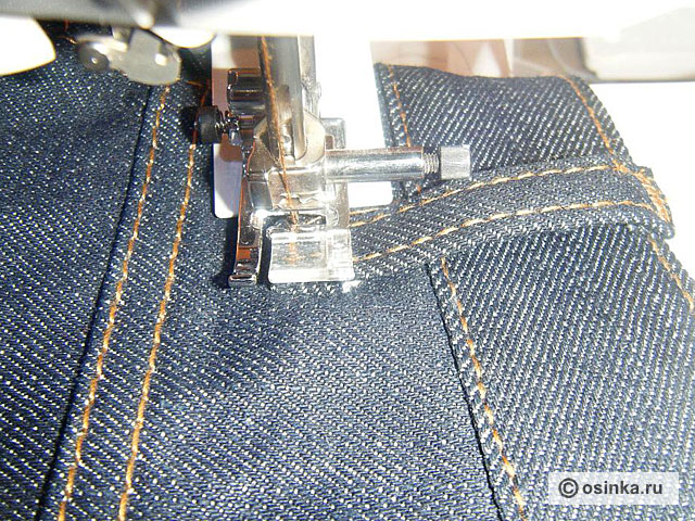 14. Виден зазор между шлевкой и поясом брюк, он нужен, чтобы ремень свободно вдевался.