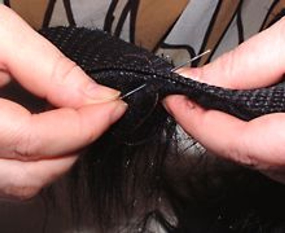 10. Работа с мехом идеально подходит для начинающих шить, поскольку пушистый мех легко скроет небольшие погрешности работы.