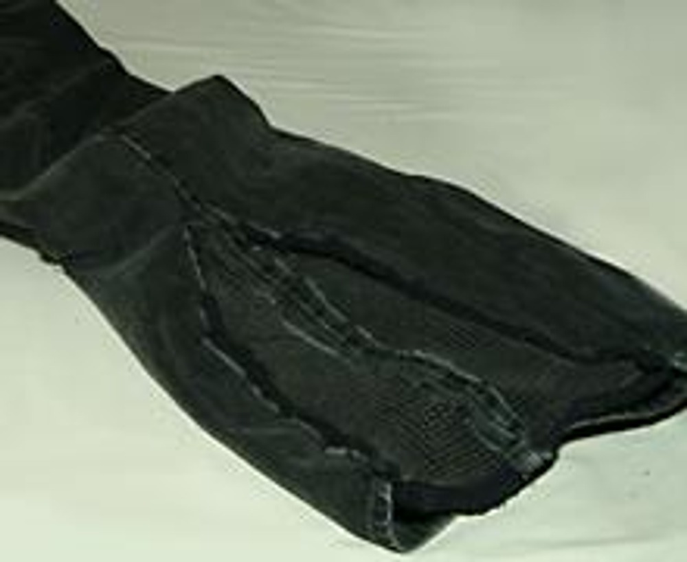 12. Готовые джинсы с клешем из рукавов от свитера имеют хитовый молодежный вид!