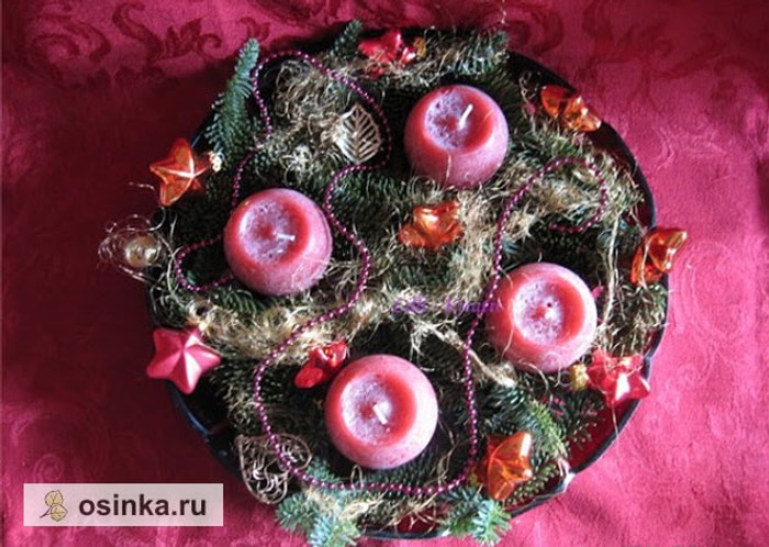 Фото. Этот - тоже украшен четырьмя свечками, но в форме яблок  Еще один рождественский символ! Автор - Maigloeckchen .