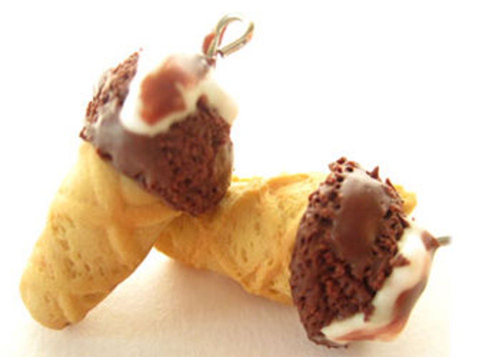 Фото. Автор работы - lenatogliatti . "Шоколадные сладости" (детали браслета) из раздела Кулинарные миниатюры.