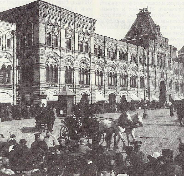 Верхние торговые ряды на Красной площади. 1900 г.